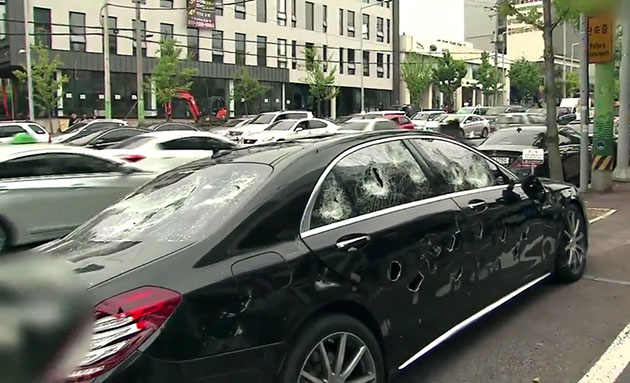 韩国男子怒砸Mercedes S63 AMG泄愤！