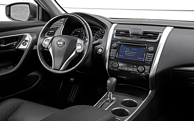 D-Segment大战Part 2，Nissan Teana 2.5 VS Honda Accord 2.4谁跟优秀？