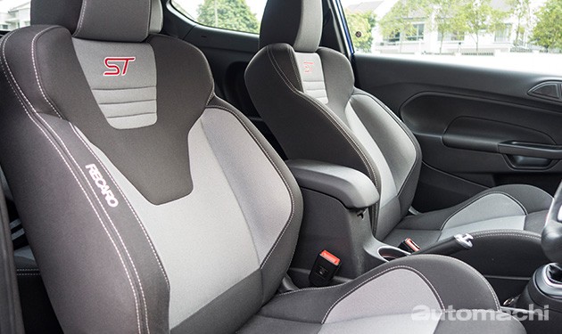 钢炮车款还是要手排才对味！208 GTI和Fiesta ST两大Hot Hatch的战争！