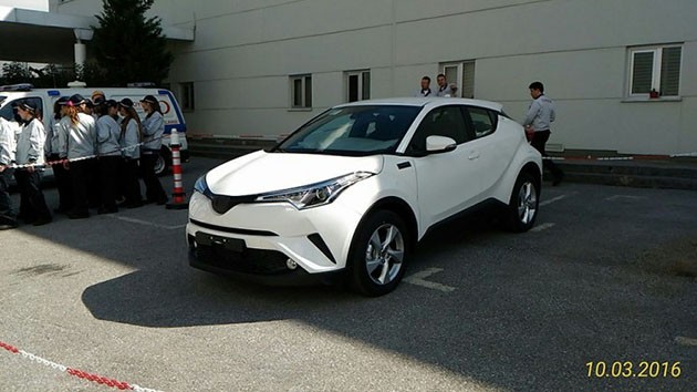 Toyota C-HR红色和白色实车照曝光!