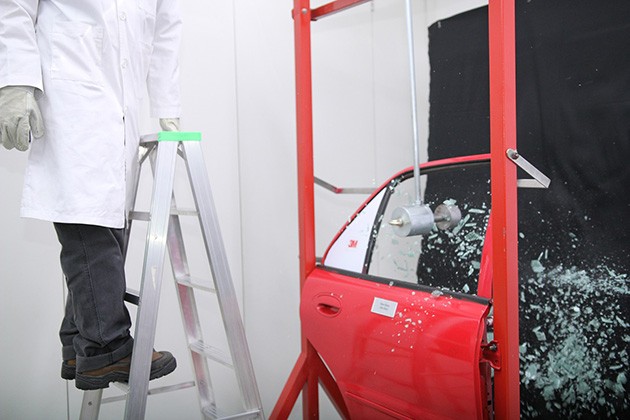 马来西亚3M 隆重推出3M Scotchshield™ Crystalline 汽车防爆隔热膜!（内涵测试影片）