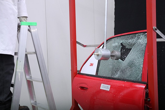 马来西亚3M 隆重推出3M Scotchshield™ Crystalline 汽车防爆隔热膜!（内涵测试影片）