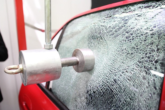 马来西亚3M 隆重推出3M Scotchshield™ Crystalline 汽车防爆隔热膜!（内涵测试影片）