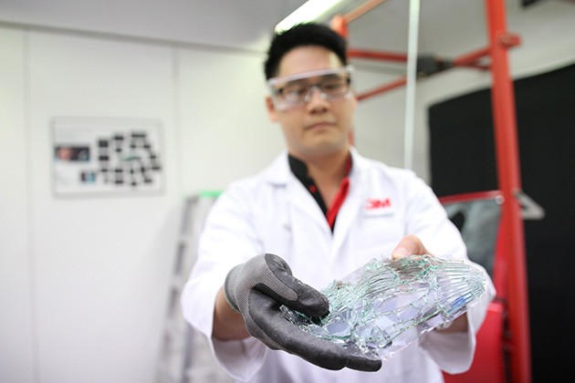 马来西亚3M 隆重推出3M Scotchshield™ Crystalline 汽车防爆隔热膜!（内涵测试影片）