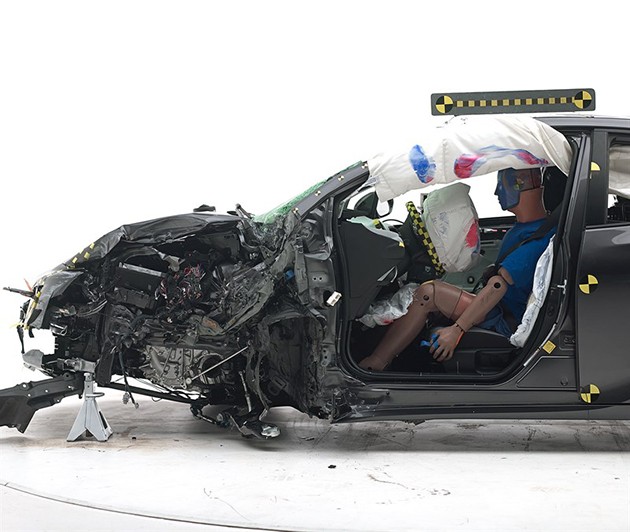 安全性大飞跃！Toyota Prius 获得IIHS 2016 Top Safety pick+评级！