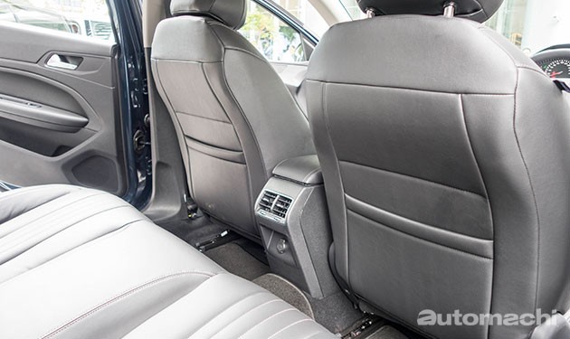 C-Segment涡轮对决！Honda Civic FC对战Peugeot 408！