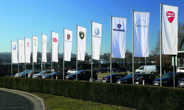 Former Bentley And Bugatti Chief Sues VW For Millions In DSG Royalties