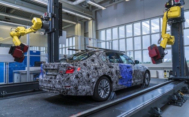 犹抱琵琶半遮面，BMW 5 Series首个官方预告释出！