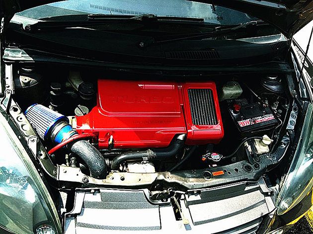 为什么高速公路上的小车总喜欢挑战 Sport Car ？