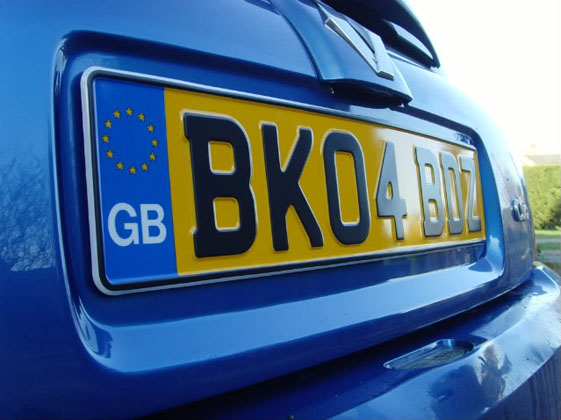 在本地曾经很红的欧盟车牌其实也是不合规格