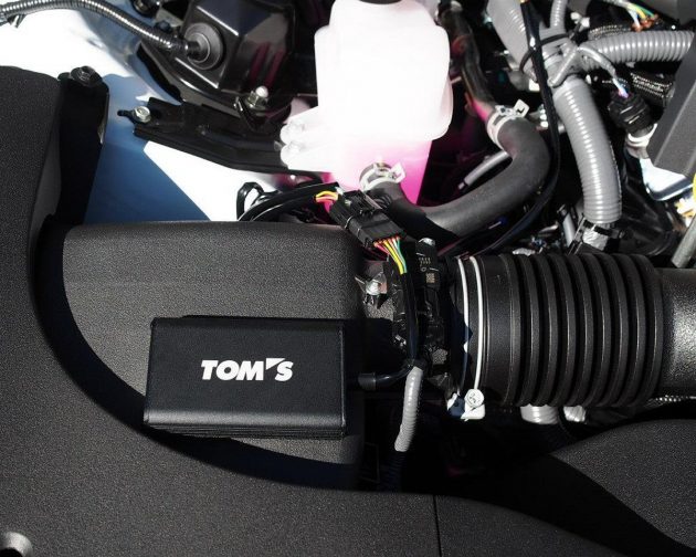 Toyota C-HR 补品到！TOM’S推出两款动力改装部件 。