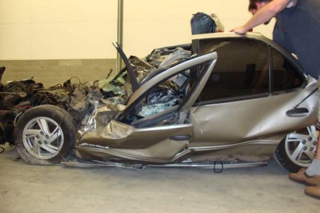 把脚放在 dashboard 上很舒服?她的经历告诉你别这样做!