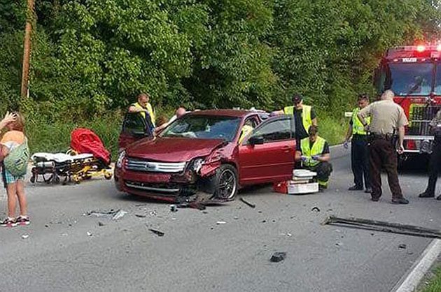 千万不要把脚放在 dashboard 上，不然你的下场就会跟她一样！