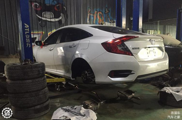 超任性的改装 Honda Civic FC ,座椅就花了两万五!