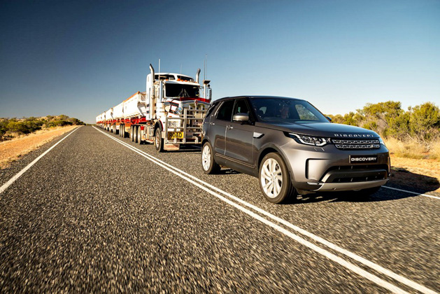 land-rover-discovery-td6-towing-002