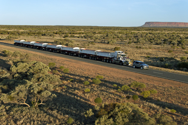 land-rover-discovery-td6-towing-003