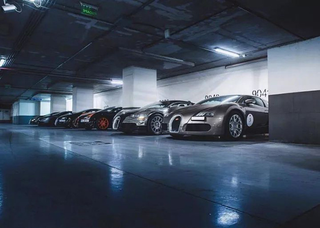 最美的交通意外！ Bugatti Veyron 冲出雪山！