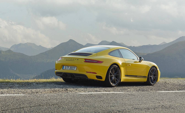 偷轻成功！低配版 Porsche 911 Carrera T 加速表现更好！