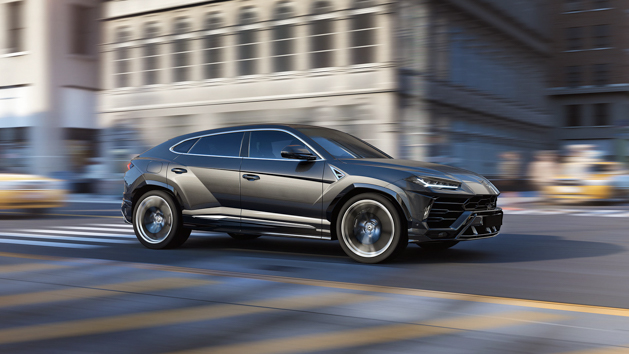 lamborghini-urus-debuts-011