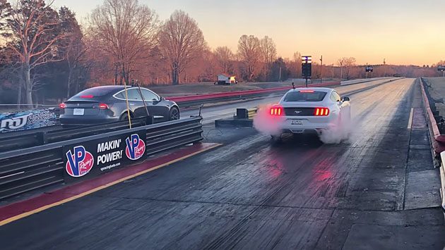 Tesla Model 3 大战 Ford Mustang ，野马不敌！