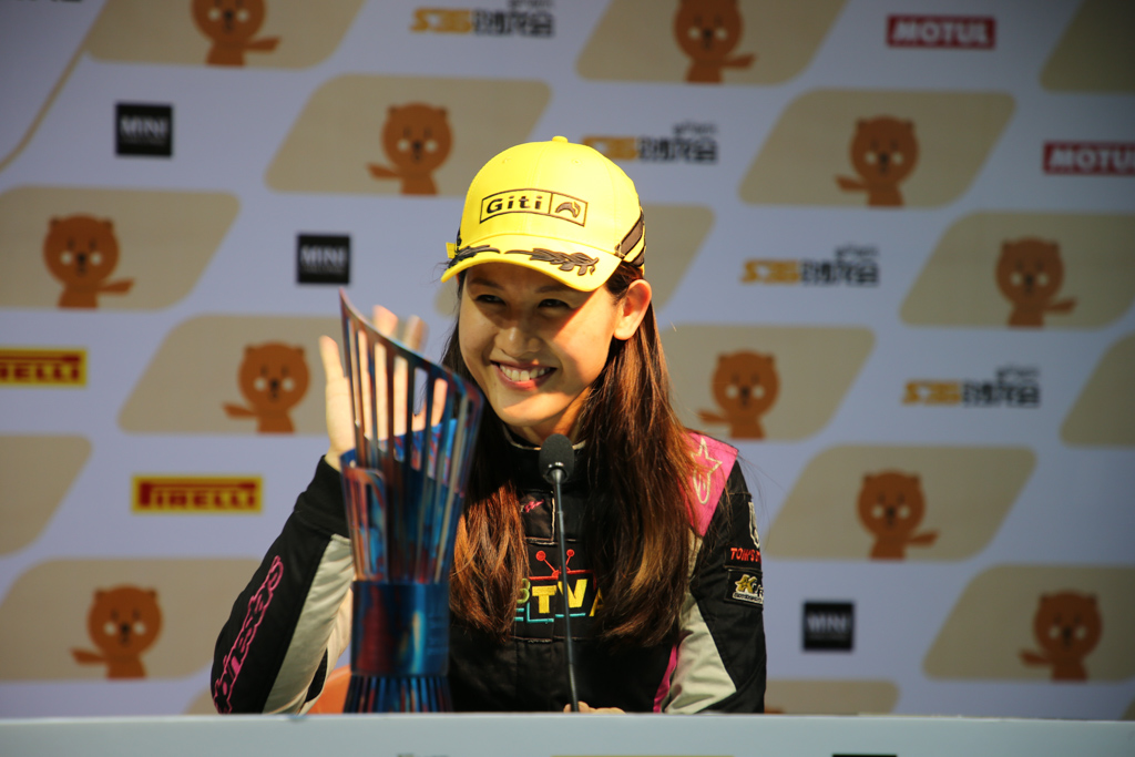Leona Chin 成功登上 MINI Challenge Asia 领奖台！
