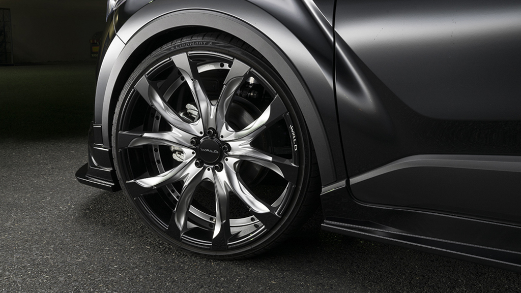 Toyota C-HR WALD 空力套件登场，神秘的黑武士！