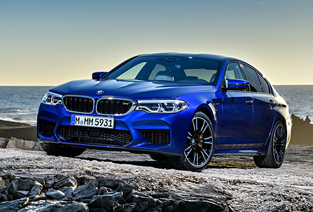 600 hp 之战， BMW M5 直线对决 Mercedes-AMG E63 S ！