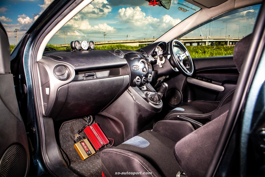 改泰凶！700 hp 怪兽级 Mazda2 ！