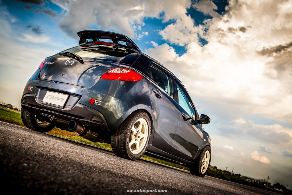改泰凶！700 hp 怪兽级 Mazda2 ！