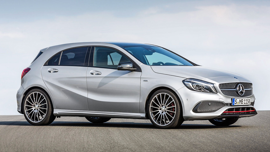 Mercedes-Benz A-Class 高速翻转,乘客安然无事走下车!