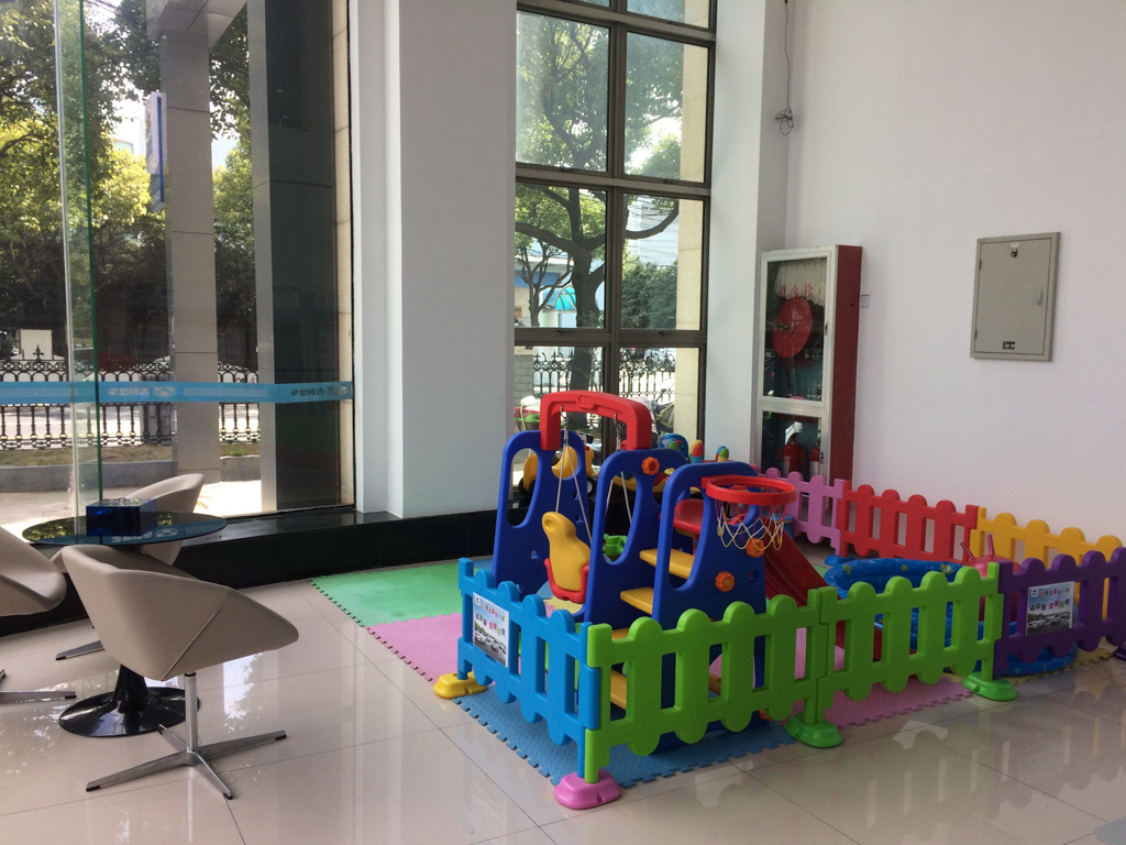 上海考察 Geely 展示厅， Proton 经销商留下深刻印象！