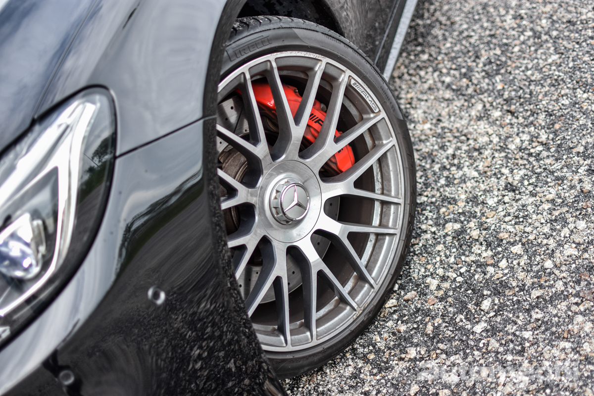 Mercedes-AMG C63S Sedan ，它会让你hold不住！