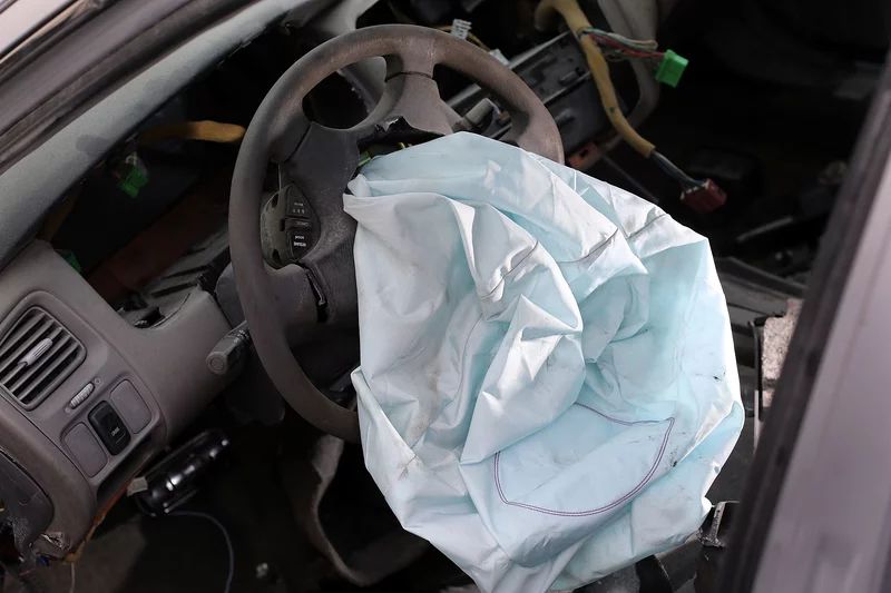 Airbag 启动会烫伤手？你必须知道 Airbag 是如何启动的！