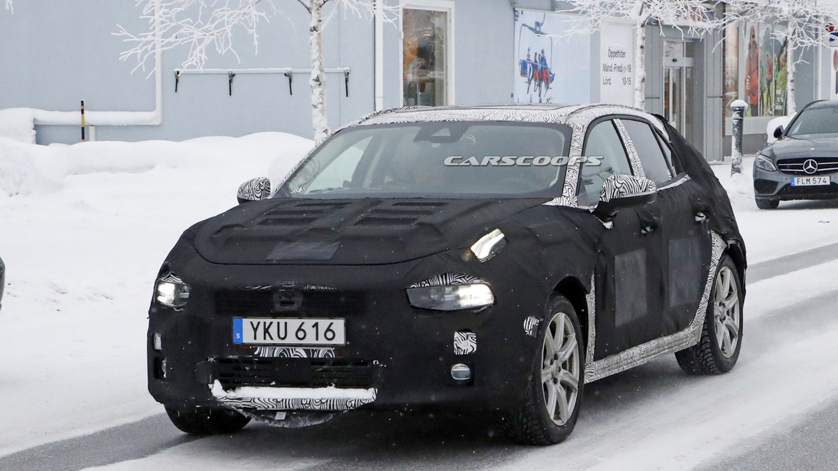 冲着 VW Golf 而来！ Lynk & Co 04 路试捕获！