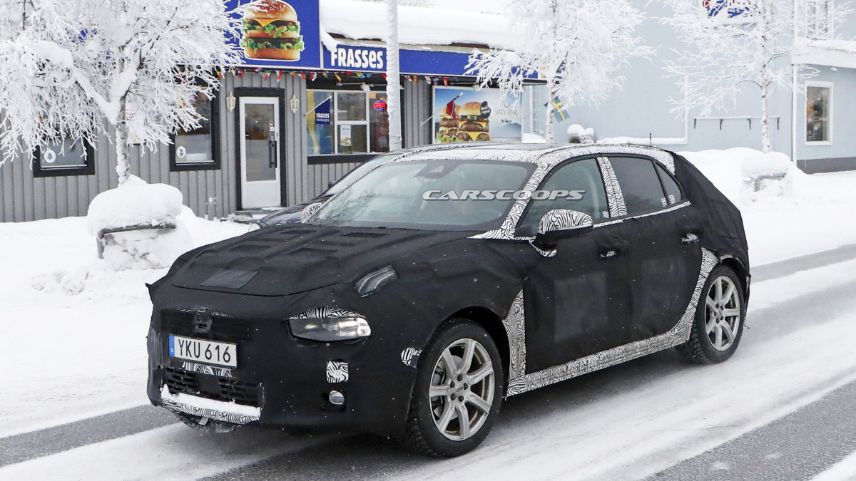 冲着 VW Golf 而来！ Lynk & Co 04 路试捕获！