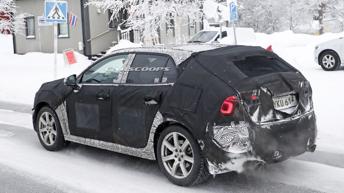 冲着 VW Golf 而来！ Lynk & Co 04 路试捕获！