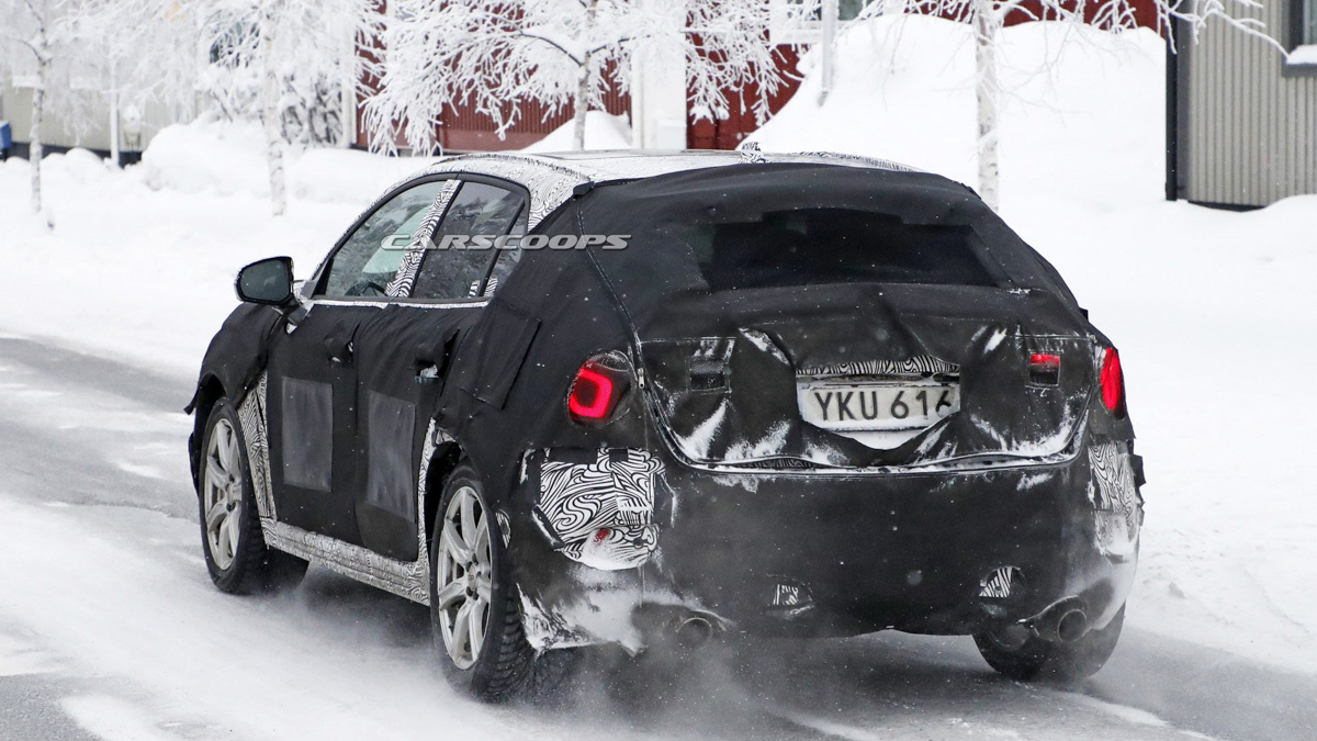 冲着 VW Golf 而来！ Lynk & Co 04 路试捕获！