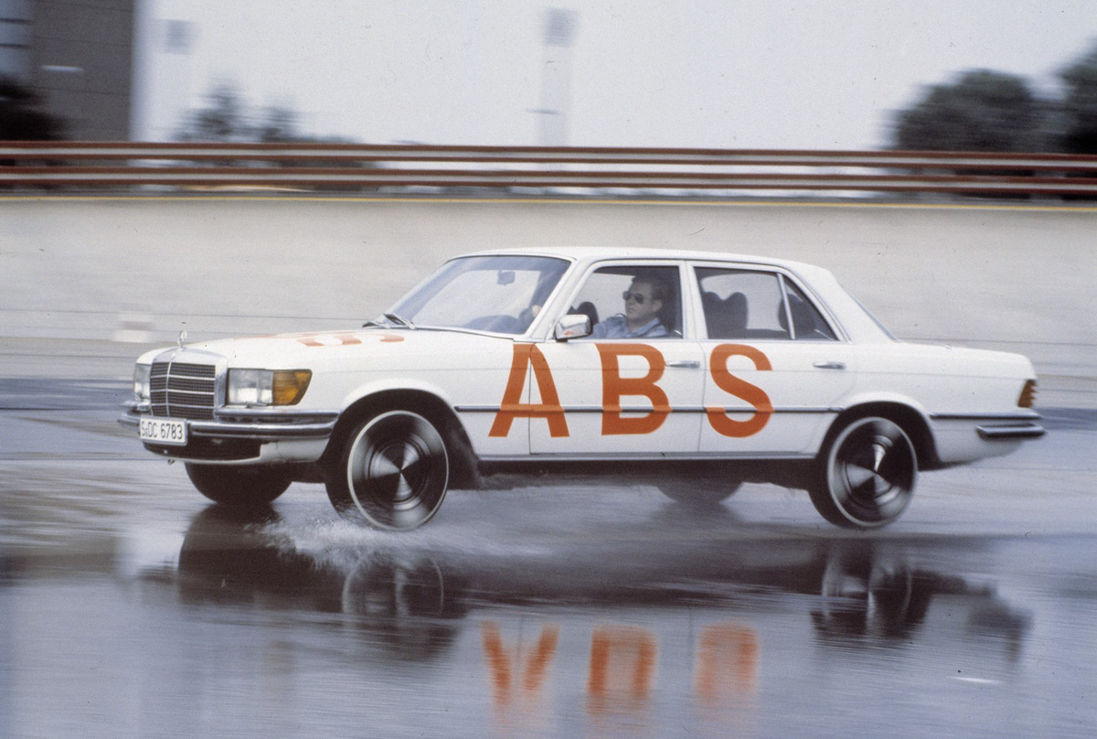 1978年首发， ABS 防锁死刹车系统问世40年了！