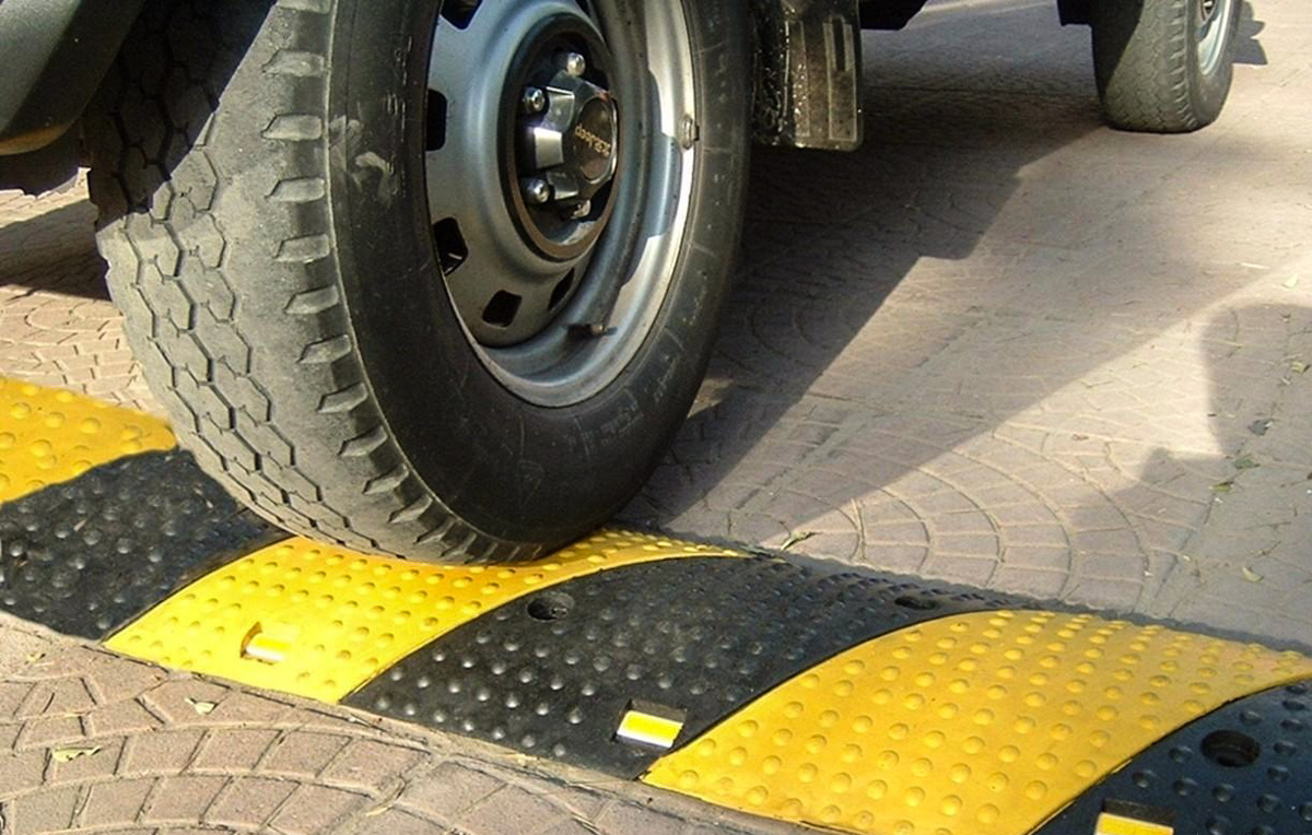 过 Speed Bump 时踩刹车对车子好？伤了车你都还不知道！