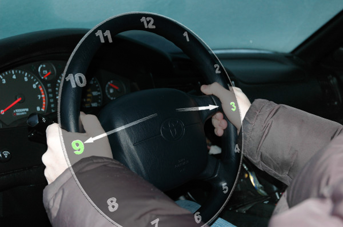 驾驶小知识：如何正确手握 Steering Wheel ！