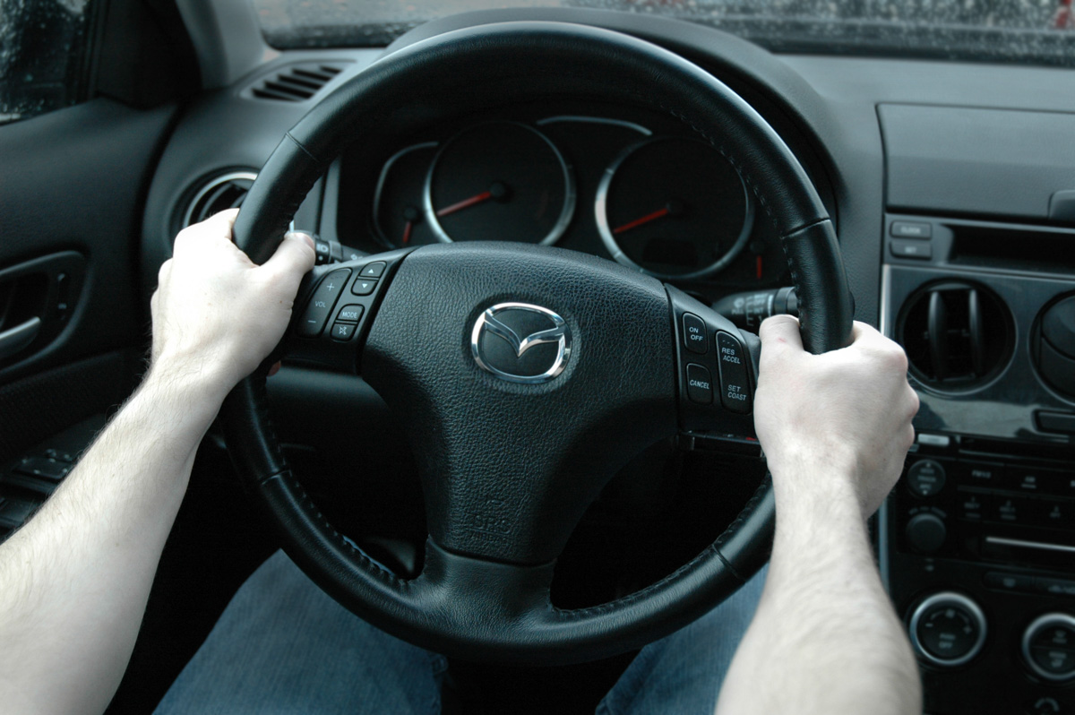 驾驶小知识：如何正确手握 Steering Wheel ！