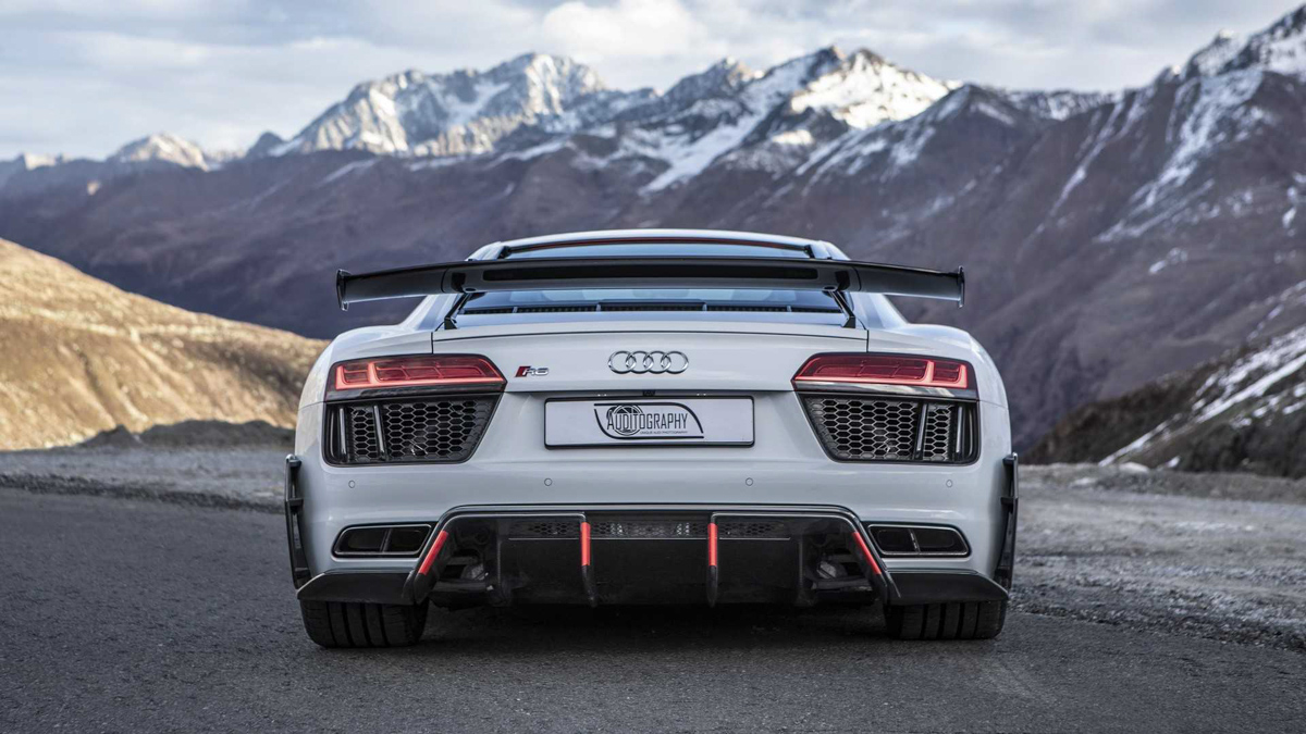 V10 的魅力！ Audi R8 V10 Plus 美绝阿尔卑斯雪山！