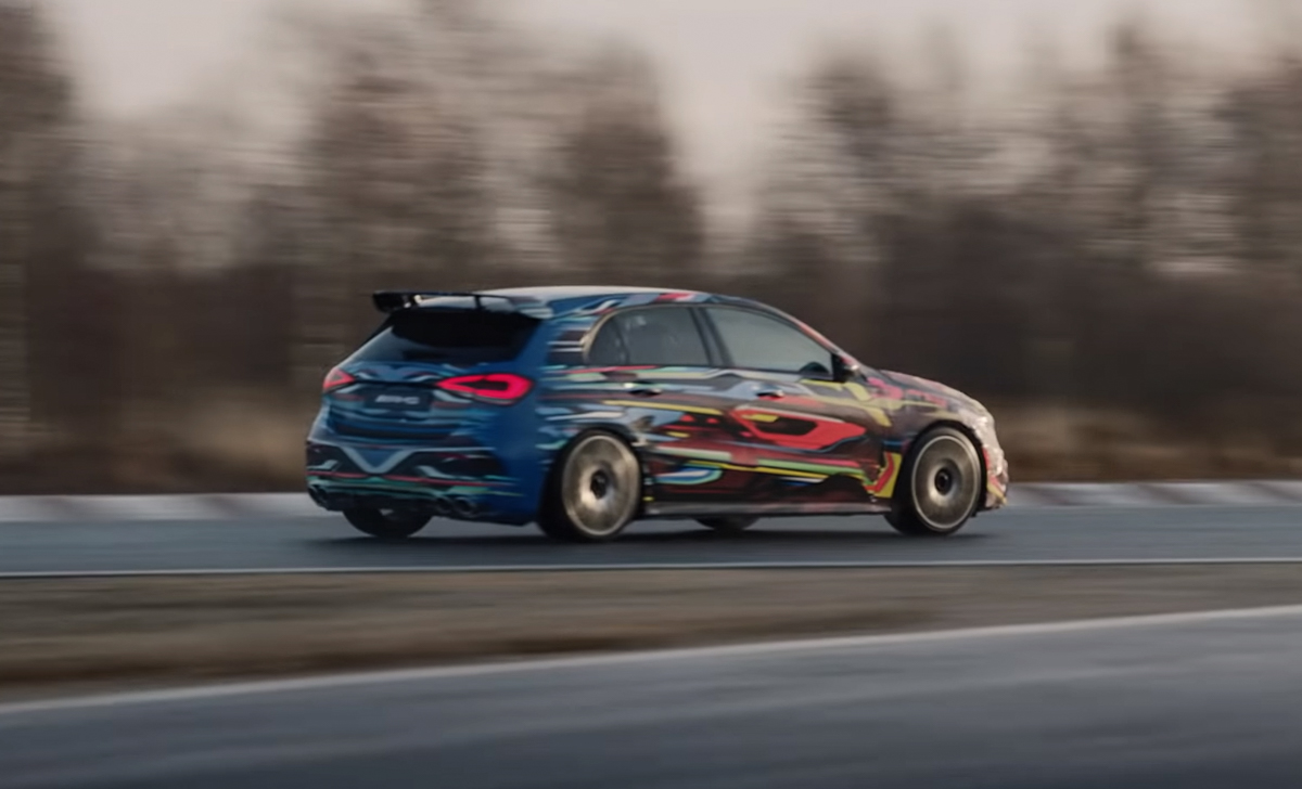 Merry Driftmas！ Mercedes-AMG A45 圣诞前夕大秀甩尾！
