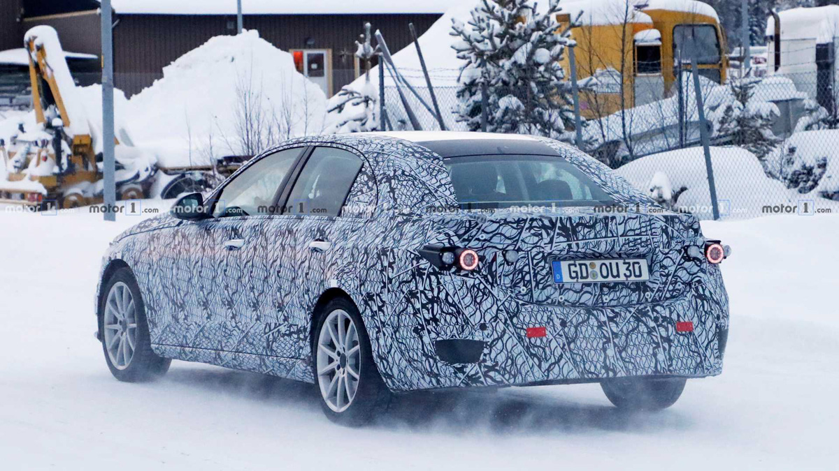 新一代 Mercedes-Benz C-Class 现身雪地测试！