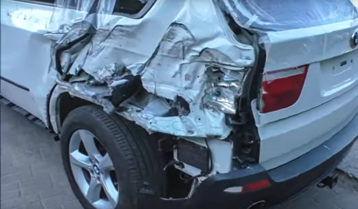 很疗愈！手工超美的俄罗斯技师完美修复 BMW X5 ！