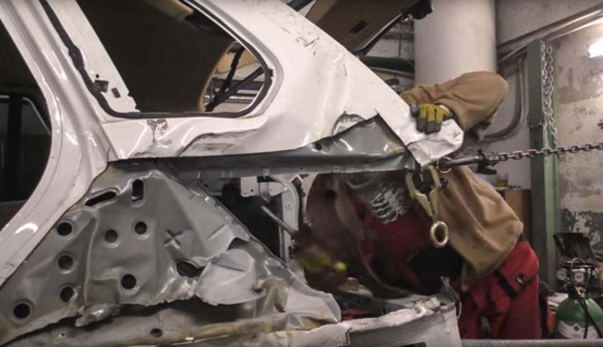 很疗愈！手工超美的俄罗斯技师完美修复 BMW X5 ！