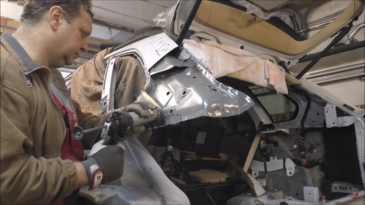 很疗愈！手工超美的俄罗斯技师完美修复 BMW X5 ！