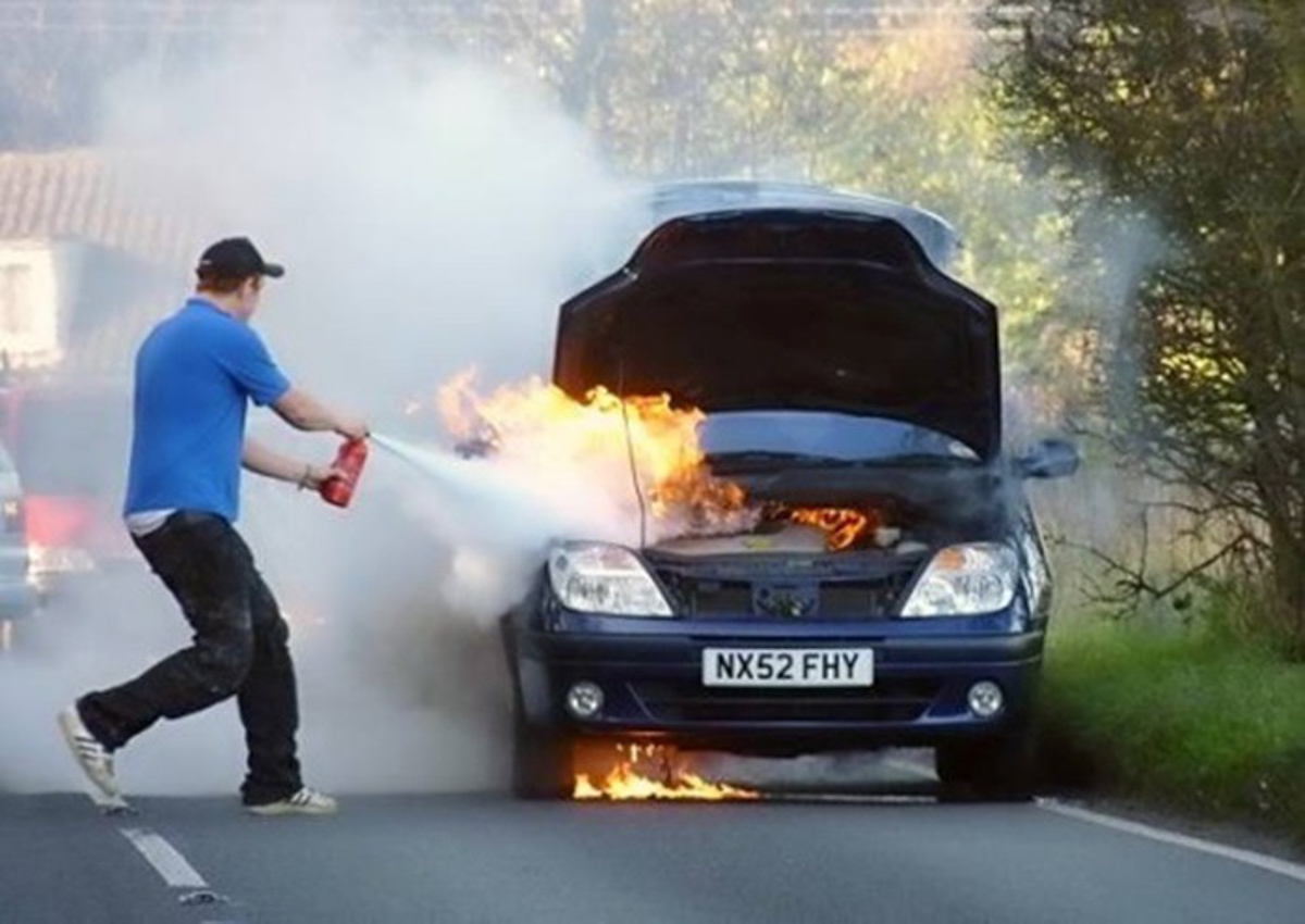 汽车必备小工具：灭火器（ Fire Extinguisher ）！