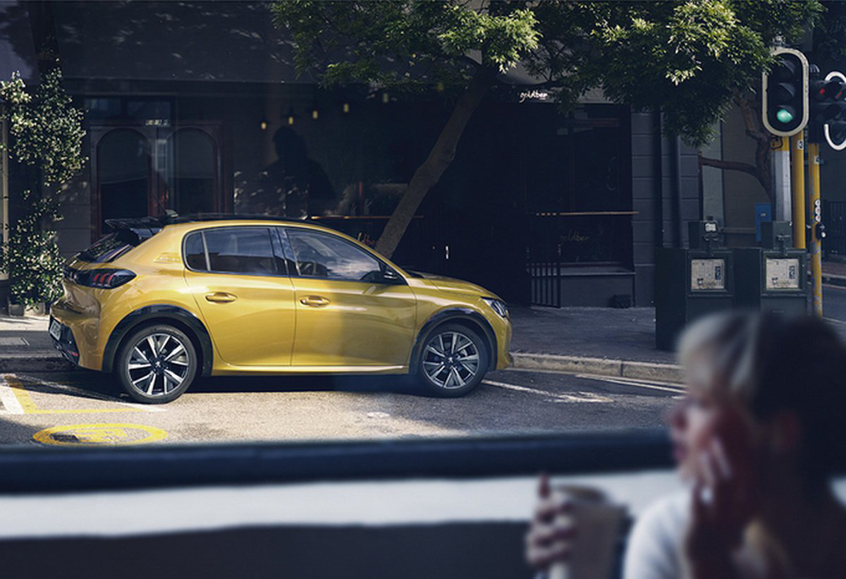 獠牙日行灯曝光！新一代 Peugeot 208 官图泄露！