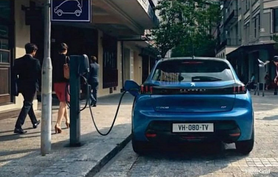 獠牙日行灯曝光！新一代 Peugeot 208 官图泄露！